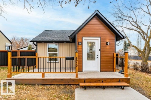 View of front facade featuring a wooden deck and roof with shingles - 4713 48 Avenue, Wetaskiwin, AB - Outdoor With Deck Patio Veranda
