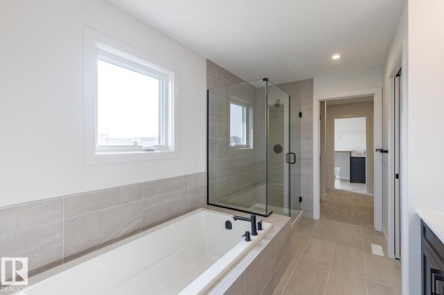 13113 212A Street, Edmonton, AB - Indoor Photo Showing Bathroom