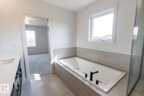 13113 212A Street, Edmonton, AB - Indoor Photo Showing Bathroom