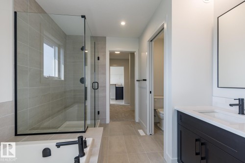 13113 212A Street, Edmonton, AB - Indoor Photo Showing Bathroom