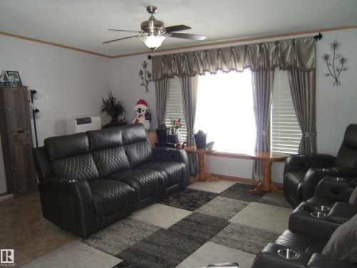 Living area featuring carpet floors, a ceiling fan, and crown molding - 125076 Twp Rd 540, Rural Two Hills County, AB - Indoor Photo Showing Living Room
