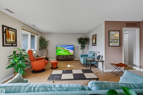 409 14810 51 Avenue, Edmonton, AB - Indoor Photo Showing Living Room