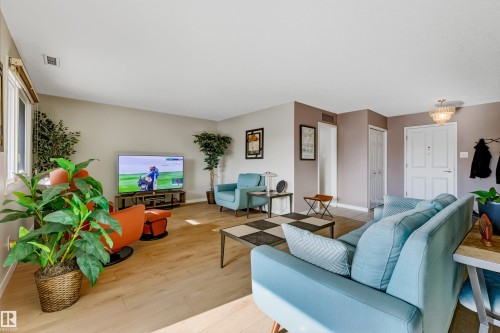 409 14810 51 Avenue, Edmonton, AB - Indoor Photo Showing Living Room