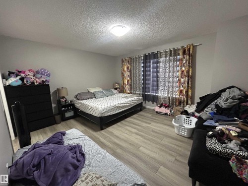 Bedroom featuring light wood-type flooring and a textured ceiling - 120 1530 Tamarack Boulevard, Edmonton, AB - Indoor Photo Showing Bedroom