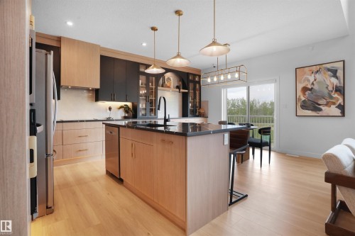 3327 Chernowsi Way, Edmonton, AB - Indoor Photo Showing Kitchen With Upgraded Kitchen