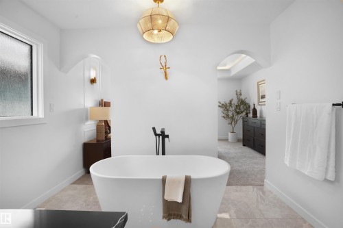 3327 Chernowsi Way, Edmonton, AB - Indoor Photo Showing Bathroom