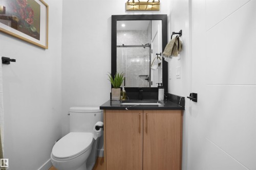 3327 Chernowsi Way, Edmonton, AB - Indoor Photo Showing Bathroom