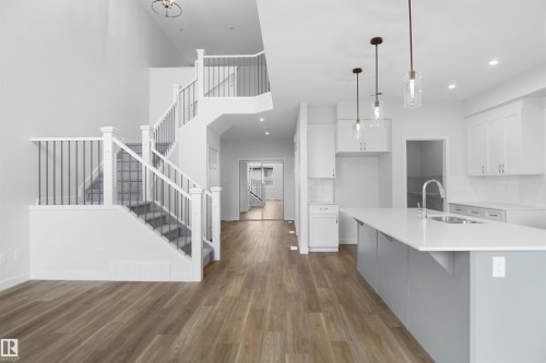 7239 182 Avenue, Edmonton, AB - Indoor Photo Showing Kitchen With Upgraded Kitchen