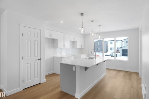 18172 73 Street, Edmonton, AB - Indoor Photo Showing Kitchen With Upgraded Kitchen