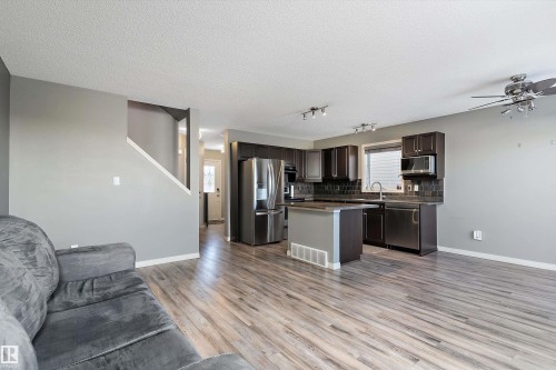 168 Keystone Crescent, Leduc, AB - Indoor Photo Showing Kitchen