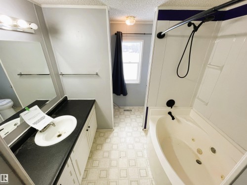 59502 Rge Rd 102, Rural St. Paul County, AB - Indoor Photo Showing Bathroom