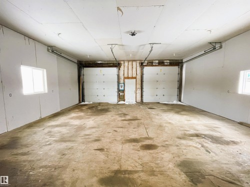 59502 Rge Rd 102, Rural St. Paul County, AB - Indoor Photo Showing Garage