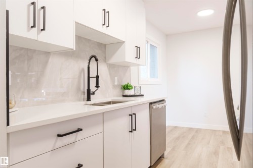 18418 62B Avenue, Edmonton, AB - Indoor Photo Showing Kitchen