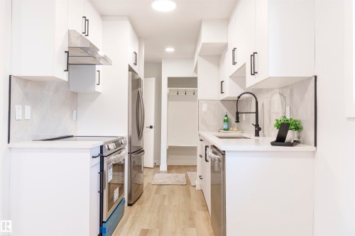 18418 62B Avenue, Edmonton, AB - Indoor Photo Showing Kitchen
