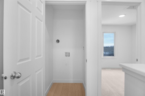 930 19 Avenue, Edmonton, AB - Indoor Photo Showing Other Room