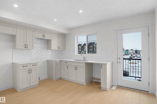 5131 River'S Edge Way, Edmonton, AB - Indoor Photo Showing Kitchen