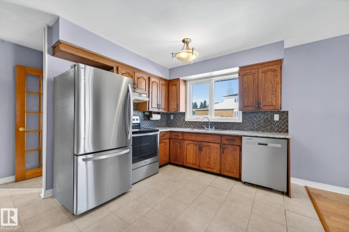 4645 115 Avenue, Edmonton, AB - Indoor Photo Showing Kitchen With Stainless Steel Kitchen