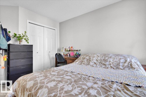 745 Eagleson Crescent, Edmonton, AB - Indoor Photo Showing Bedroom