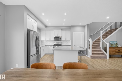 2382 Kelly Circle, Edmonton, AB - Indoor Photo Showing Kitchen With Stainless Steel Kitchen With Upgraded Kitchen