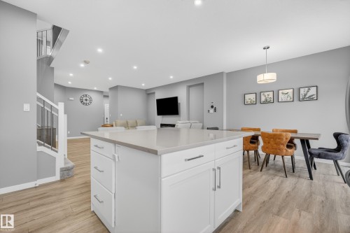 2382 Kelly Circle, Edmonton, AB - Indoor