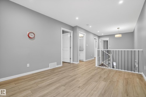 2382 Kelly Circle, Edmonton, AB - Indoor Photo Showing Other Room