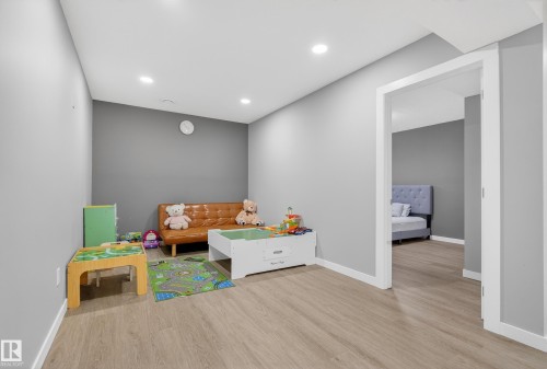 2382 Kelly Circle, Edmonton, AB - Indoor