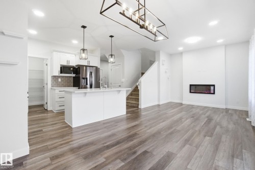 19732 28 Avenue, Edmonton, AB - Indoor Photo Showing Kitchen With Upgraded Kitchen