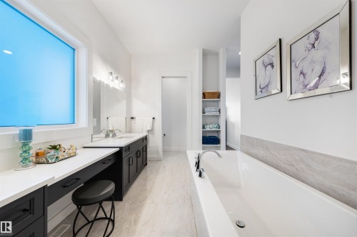 4683 Chegwin Wynd, Edmonton, AB - Indoor Photo Showing Bathroom