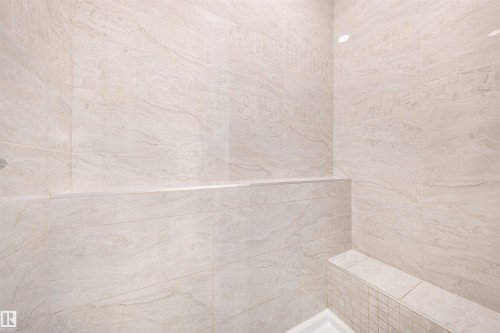 4683 Chegwin Wynd, Edmonton, AB - Indoor Photo Showing Bathroom