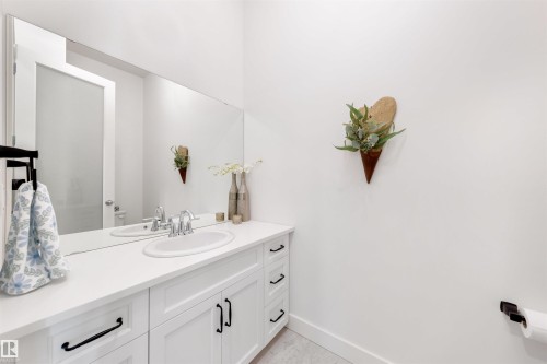 4683 Chegwin Wynd, Edmonton, AB - Indoor Photo Showing Bathroom