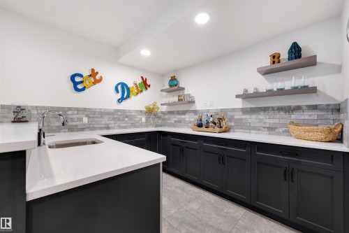 4683 Chegwin Wynd, Edmonton, AB - Indoor Photo Showing Kitchen