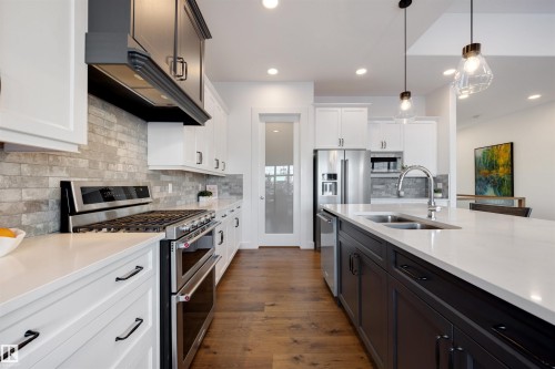 4683 Chegwin Wynd, Edmonton, AB - Indoor Photo Showing Kitchen With Double Sink With Upgraded Kitchen