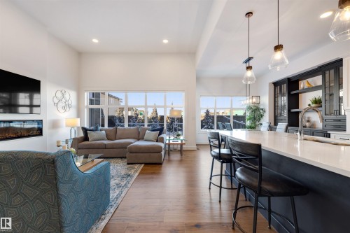4683 Chegwin Wynd, Edmonton, AB - Indoor Photo Showing Living Room