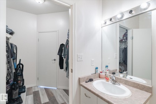 224 4304 139 Avenue, Edmonton, AB - Indoor Photo Showing Bathroom