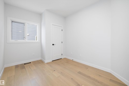 Spare room featuring light wood-style flooring and baseboards - 718 Elderberry Close Nw, Edmonton, AB - Indoor Photo Showing Other Room