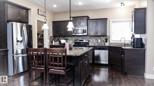 3619 Goodridge Crescent, Edmonton, AB - Indoor Photo Showing Kitchen With Upgraded Kitchen