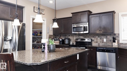 3619 Goodridge Crescent, Edmonton, AB - Indoor Photo Showing Kitchen With Upgraded Kitchen