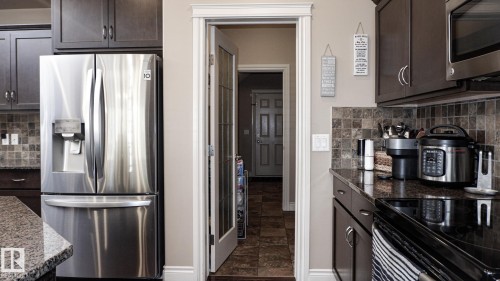 3619 Goodridge Crescent, Edmonton, AB - Indoor Photo Showing Kitchen With Upgraded Kitchen