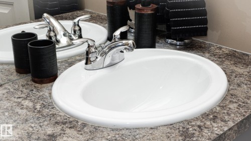 3619 Goodridge Crescent, Edmonton, AB - Indoor Photo Showing Bathroom