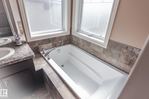 3619 Goodridge Crescent, Edmonton, AB - Indoor Photo Showing Bathroom