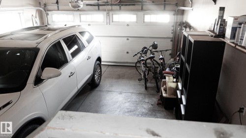 3619 Goodridge Crescent, Edmonton, AB - Indoor Photo Showing Garage