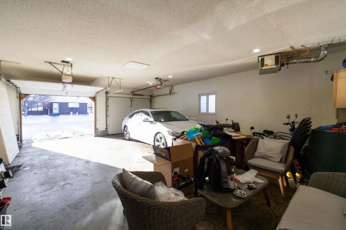 9804 156 Avenue, Edmonton, AB - Indoor Photo Showing Garage
