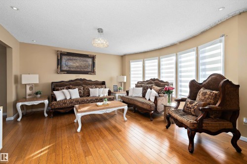 9804 156 Avenue, Edmonton, AB - Indoor Photo Showing Living Room