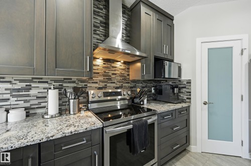 16813 65 Street, Edmonton, AB - Indoor Photo Showing Kitchen With Upgraded Kitchen