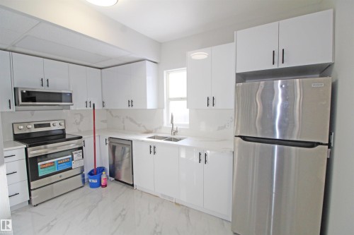 4729 49 Avenue, Wetaskiwin, AB - Indoor Photo Showing Kitchen With Double Sink