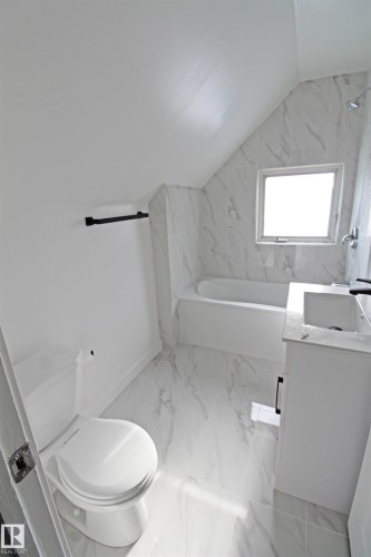 4729 49 Avenue, Wetaskiwin, AB - Indoor Photo Showing Bathroom