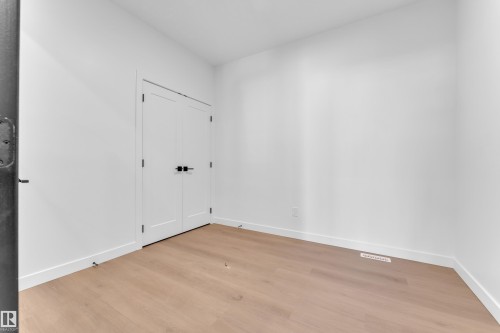 Empty room featuring light wood-style floors and baseboards - 95 Eldridge Point(E), St. Albert, AB - Indoor Photo Showing Other Room