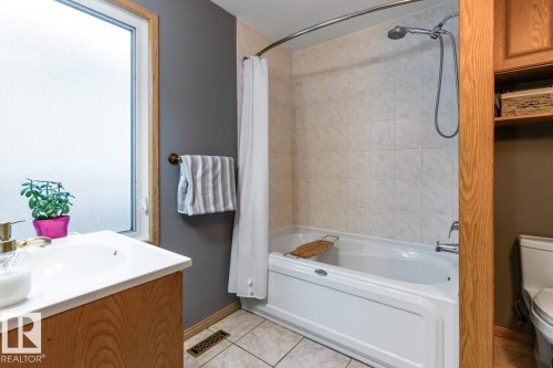9319 95 Street, Edmonton, AB - Indoor Photo Showing Bathroom