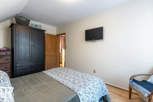 9319 95 Street, Edmonton, AB - Indoor Photo Showing Bedroom