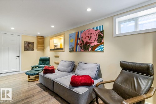 9319 95 Street, Edmonton, AB - Indoor